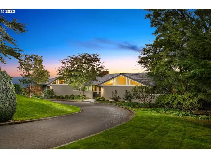 3118 SW FAIRMOUNT BLVD, Portland OR 97239 for Sale