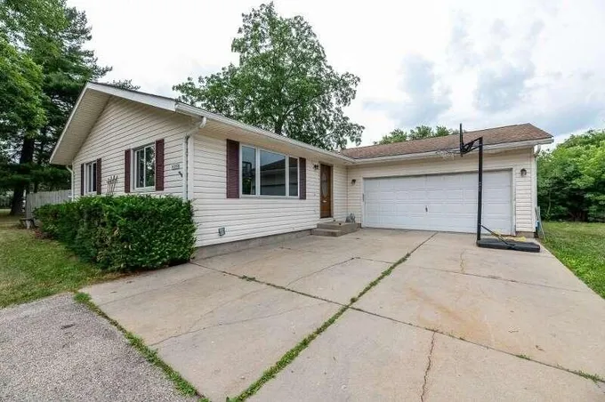 W1058 Pell Lake Dr, Genoa City, WI 53128  611780966 for Sale