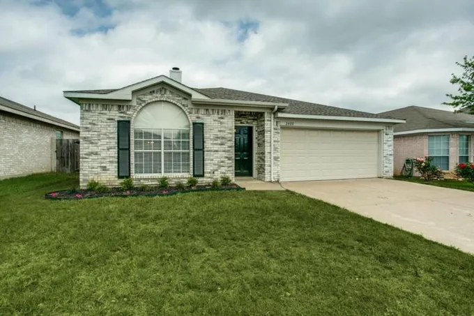 2408 Stagecoach St, FORT WORTH, TX 76133 for Sale