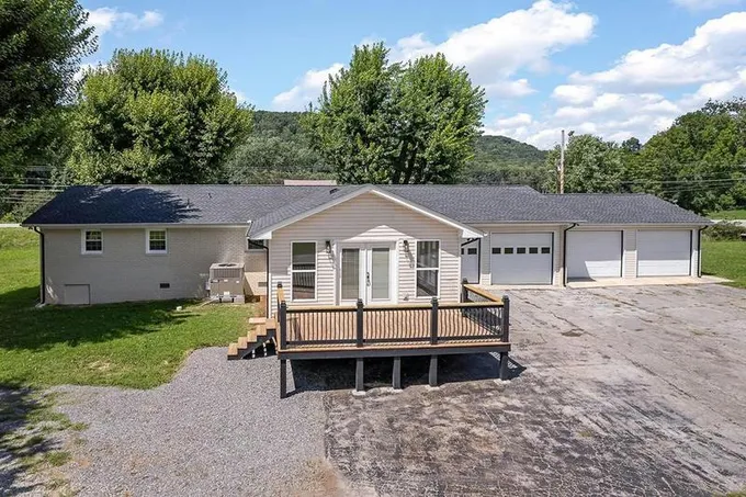 3575 HIGHWAY 70 E, COOKEVILLE, TN 38506 Single Family Residence For Sale  MLS# 221669