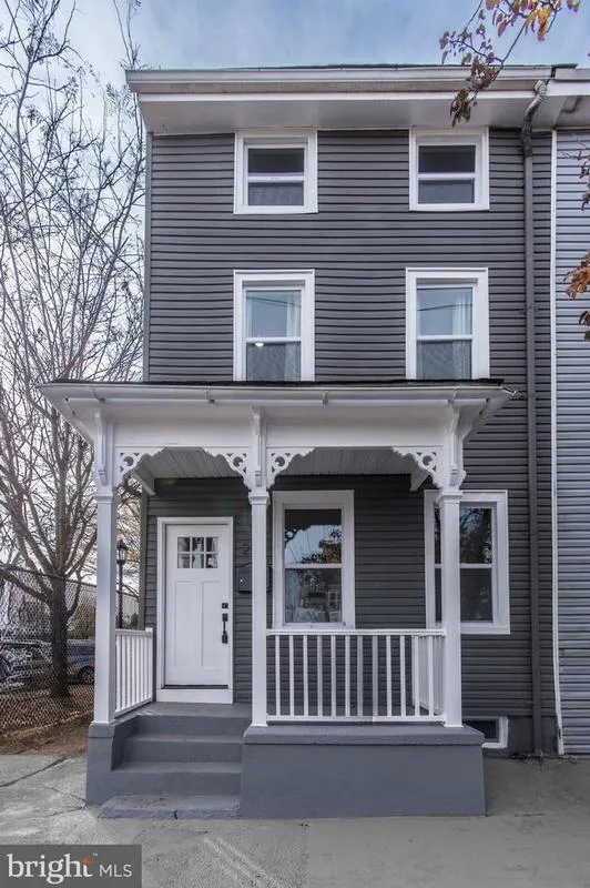 25 E Federal St, Burlington, NJ 08016 - MLS NJBL2056614 for Sale