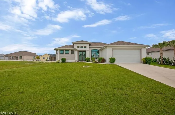 103 SW 34th Pl, Cape Coral, FL 33991 - MLS 223072717 for Sale