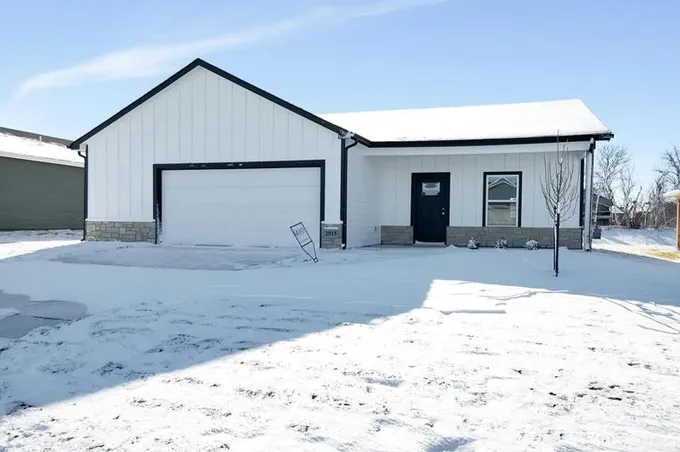 2915 E HIGHRIDGE ST, Park City, KS 67219 Single Family Residence For Sale  MLS# 626426