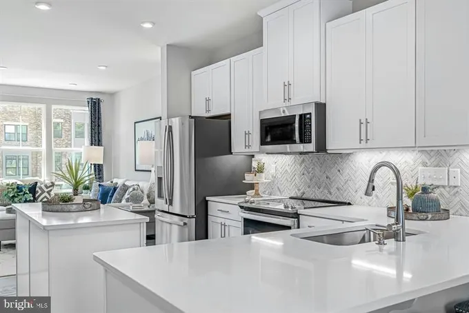 2828 DEVONSHIRE CLIFFS TER # 6009C, HYATTSVILLE, MD 20782 Townhouse For Sale  MLS# MDPG2083000