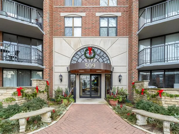 509 Aurora Ave #113, Naperville, IL 60540  MLS# 11940073 for Sale