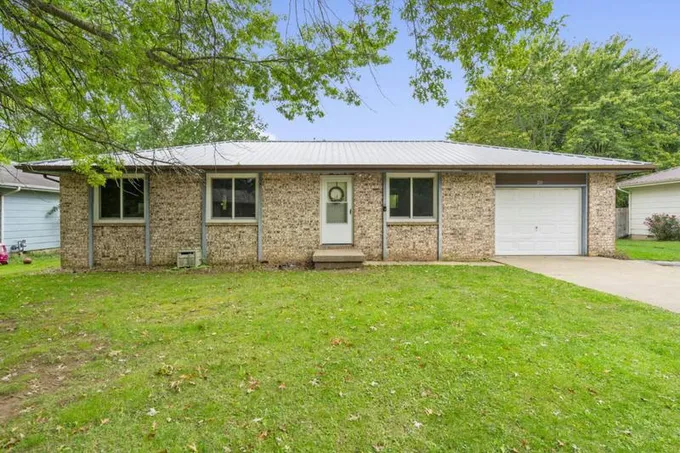 201 S PINEWOOD AVE, Republic, MO 65738 Single Family Residence For Sale  MLS# 60253780