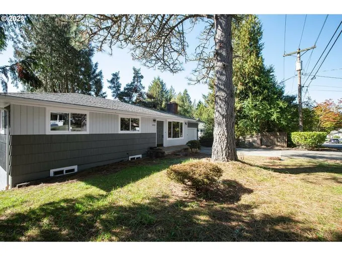 2402 BURCHAM ST, Kelso WA 98626 for Sale