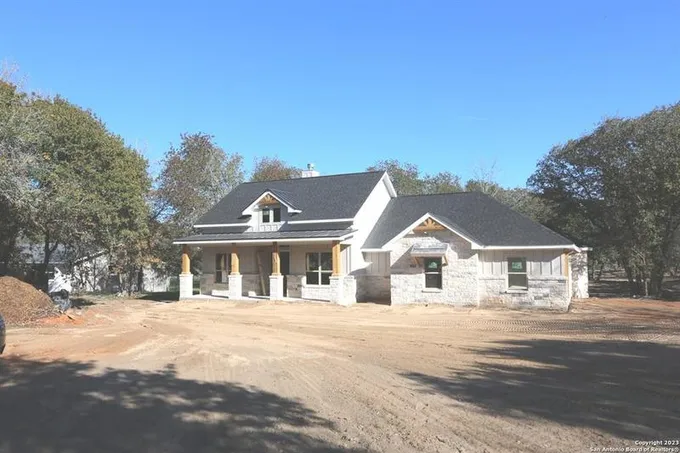 421 MEADOWGROVE LN, Adkins, TX 78101 for Sale