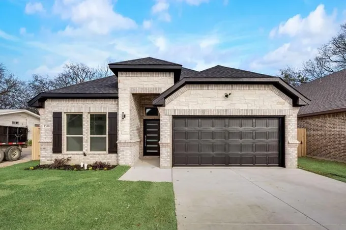 1510 Lakeview Dr, Grand Prairie, TX 75051 - MLS 20503938 for Sale