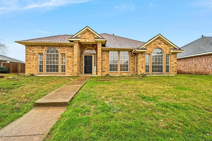 2201 Woodglen Dr, Garland, TX 75040 for Sale