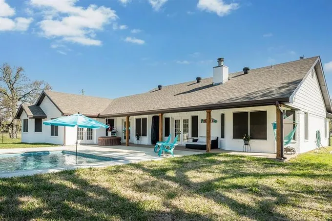 800 N Seven Points Dr, Kemp, TX 75143 for Sale