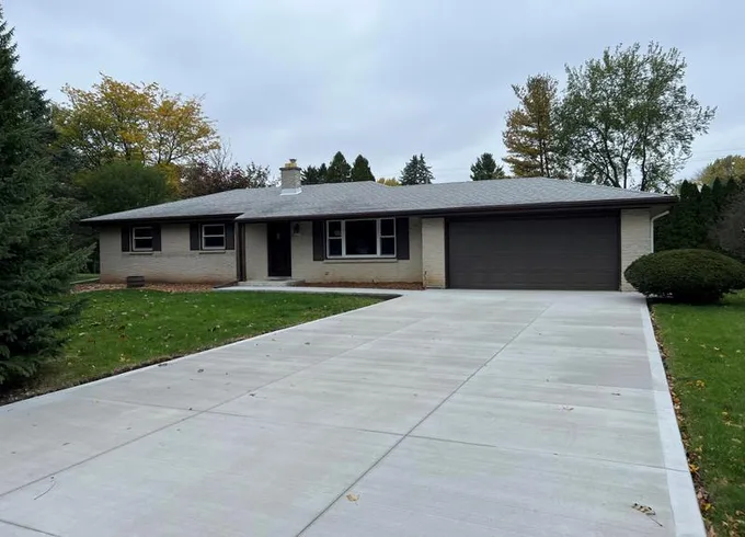 S67W13770 Hardwicke Pl, Muskego, WI 53150 - MLS 1856603 for Sale