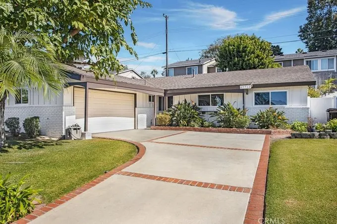 17712 Forest Ln, Huntington Beach, CA 92647 - MLS PW23202227 for Sale