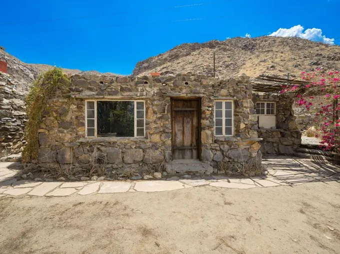 2501 S Araby Dr, Palm Springs, CA 92264 - MLS 219083969 for Sale