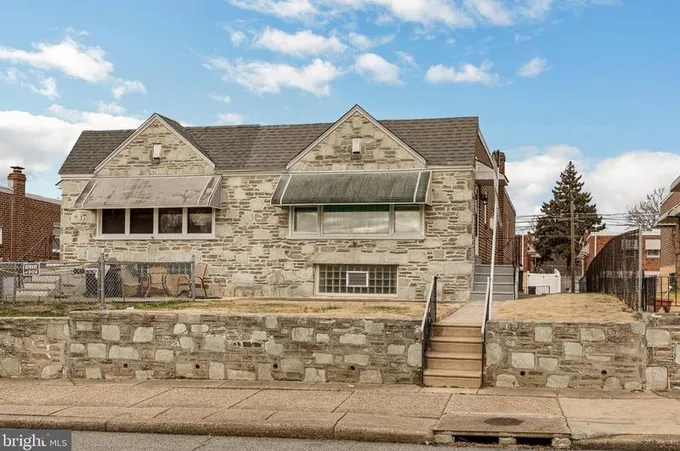 8834 Fairfield St, Philadelphia, PA 19152 - MLS PAPH2311600 for Sale