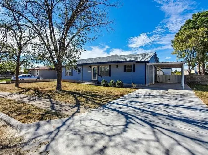 1126 W APACHE DR, Mc Camey, TX 79752 Single Family Residence For Sale  MLS# 50068631