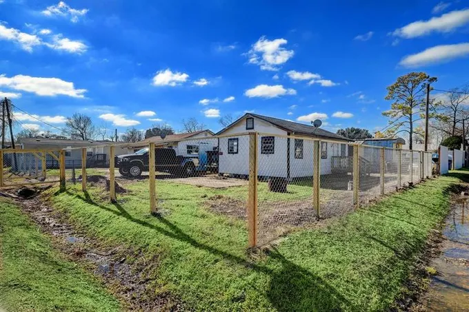 4422 Gaston St, Houston, TX 77093 for Sale