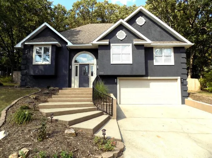 1002 Cypress Dr, Rolla, MO 65401 - MLS 23059079 for Sale