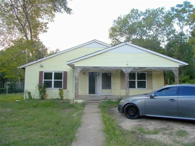 918 Martin Luther King Dr, Huntsville, TX 77320 for Sale