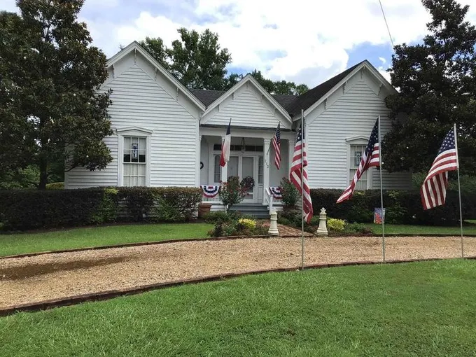 212 Houston, Center, TX 75935 for Sale