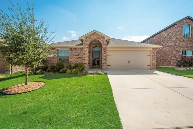 8424 Comanche Springs Dr, Fort Worth, TX 76131 for Rent