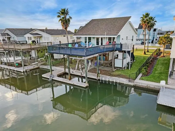 22105 Deaf P Smith Dr, Galveston, TX 77554 for Sale