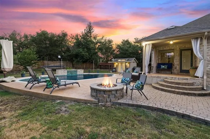 124 Newcastle CT, Austin, TX 78737 for Sale