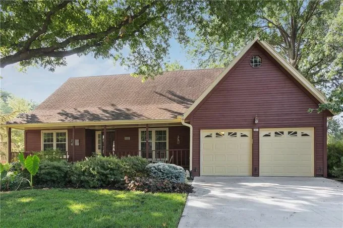 9415 W 116th Ter, Overland Park, KS 66210  MLS# 2454052 for Sale