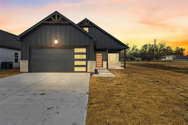 704 ROSS ST, Hillsboro, TX 76645 Single Family Residence For Sale  MLS# 20498257 for Rent