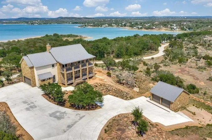 214 Peninsula Dr, Burnet, TX 78611 - MLS 1221682 for Sale