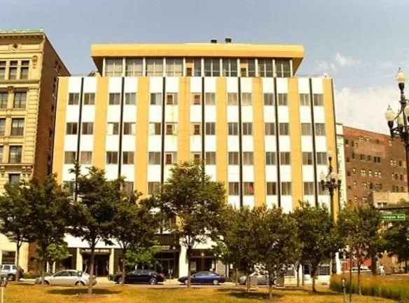 Claridge House Apartments - 1514 Washington Blvd - Detroit, MI Apartments for Rent