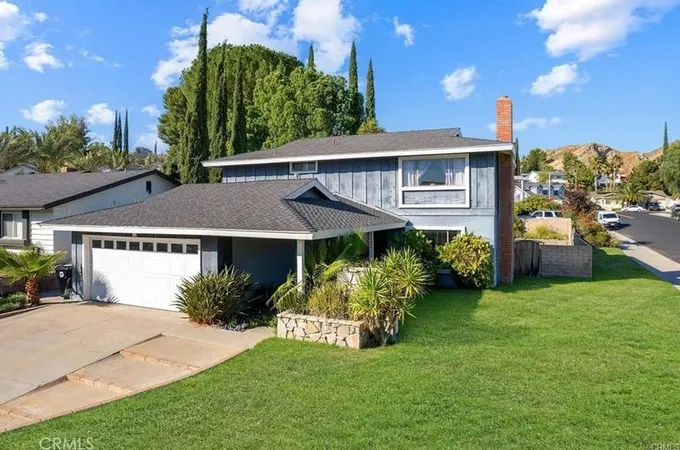 29200 Snapdragon Pl, Canyon Country, CA 91387 - MLS SR23222654 for Sale
