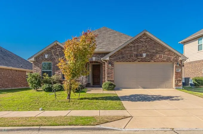 2912 Castle Creek Dr, Little Elm, TX 75068 - MLS 20485518 for Sale