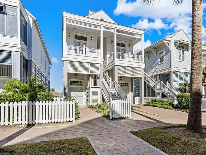 2614 E Seaside Dr, Galveston, TX 77550 for Sale