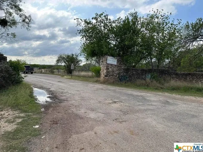 380 Doe Ln, Uvalde, TX 78801 - MLS 507124 for Sale