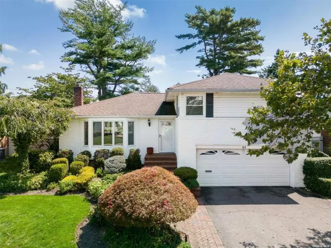 16 HOLLYWOOD DR, Plainview, NY 11803 Single Family Residence For Sale  MLS# 3516765