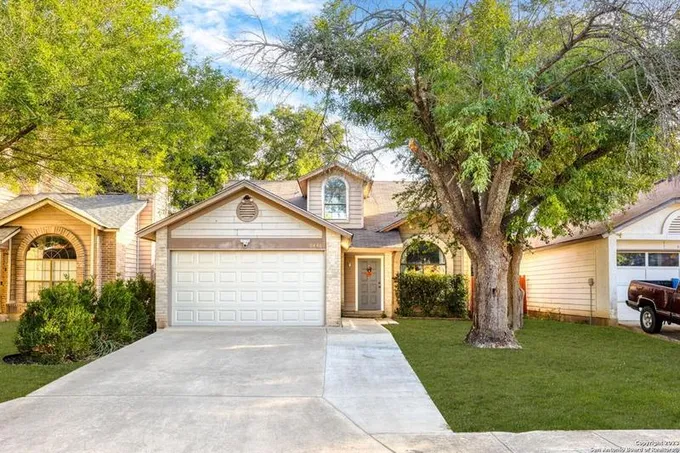 9446 VALLEY MOSS, San Antonio, TX 78250-5760 for Sale