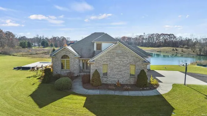 4516 HOLLOPETER RD, Leo, IN 46765 Single Family Residence For Sale  MLS# 202342062