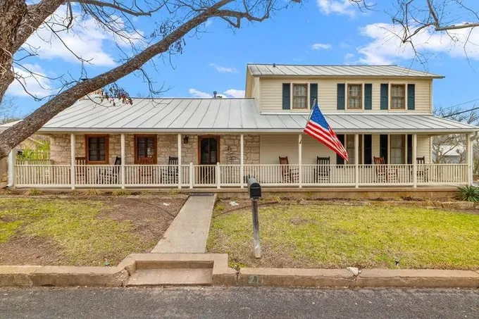 211 Crockett St, Fredericksburg, TX 78624 for Sale