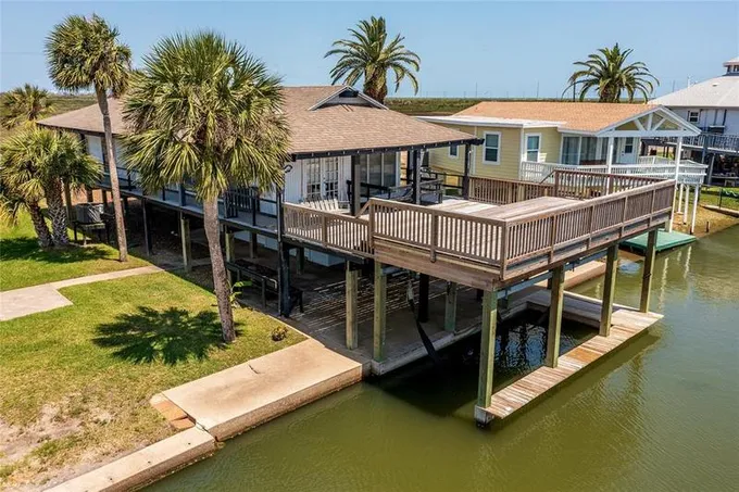 4907 Jolly Roger, Jamaica Beach, TX 77554 for Sale