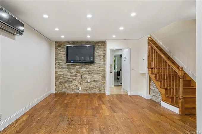 3121 Corlear Ave, BRONX, NY 10463  MLS# H6266977 for Sale