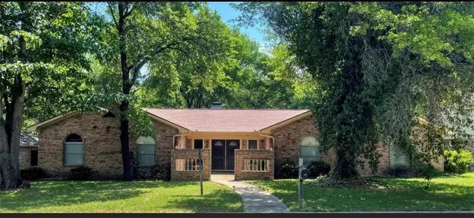 20 Greenbriar Court, Mineral Wells, TX 76067 for Sale