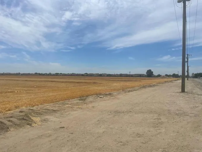E BARDSLEY AVENUE, Tulare, CA 93274 Land For Sale  MLS# 218048