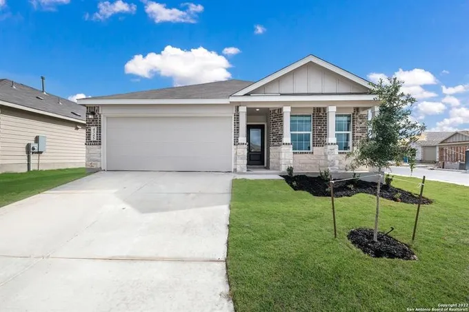 9109 Honey Mesquite, Seguin, TX 78155 for Sale