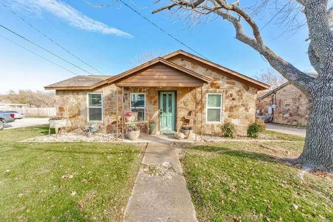 901 S Perrin, Decatur, TX 76234 for Sale