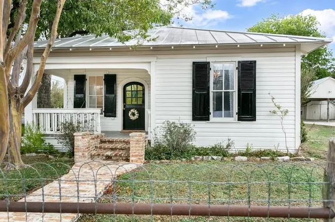 420 S Milam St, Fredericksburg, TX 78624 - MLS 89460 for Sale
