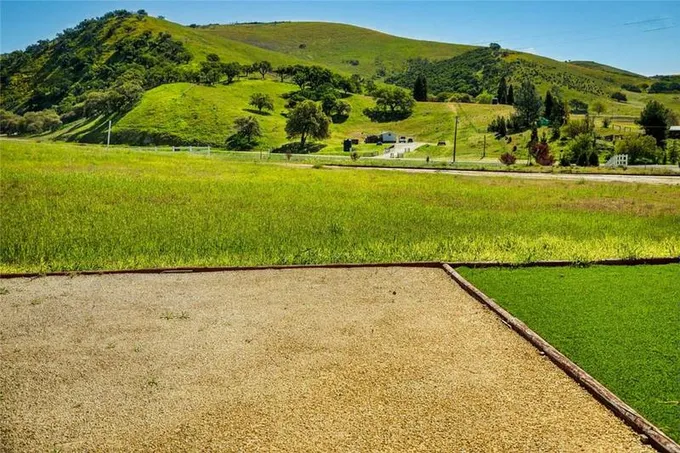 55655 COUNTRY LAKE DR, Bradley, CA 93426 Single Family Residence For Sale  MLS# FR23205773