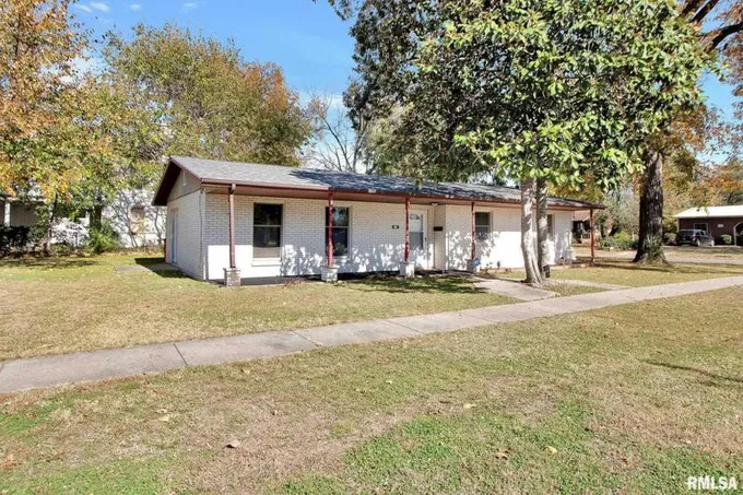 400 W REED ST, Duquoin, IL 62832 Single Family Residence For Sale  MLS# QC4247966