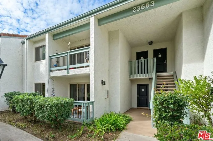 23663 Park Capri #113, Calabasas, CA 91302 - MLS 24-348427 for Sale