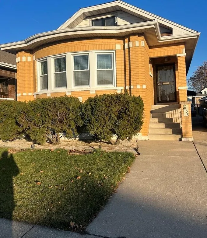 2425 Oak Park Ave, Berwyn, IL 60402 - MLS 11944251 for Rent